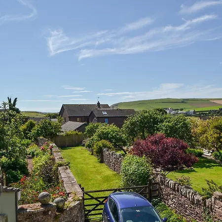 Holiday home Hurst House *