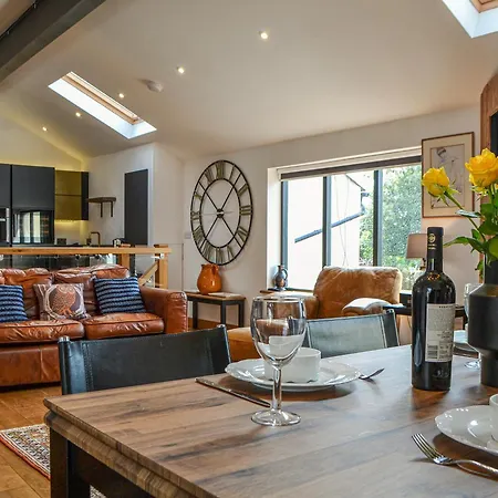 Holiday home Hurst House *